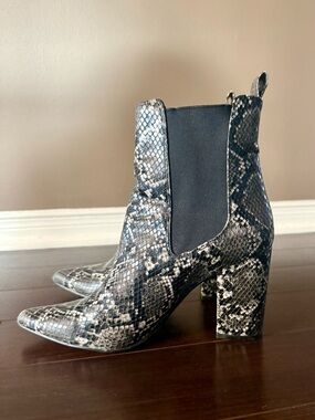 Steve Madden Snakeskin Booties – Size 8.5 – Block Heel Ankle Boots